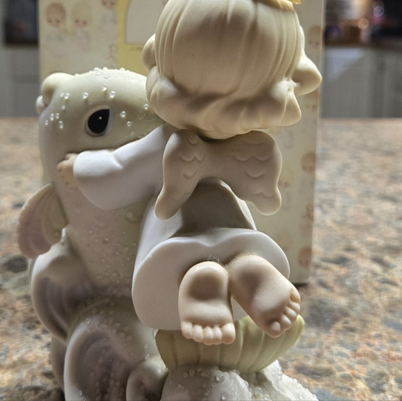 Fountain of Angel's Precious Moments Collectible Figurine - Picture 3 of 10